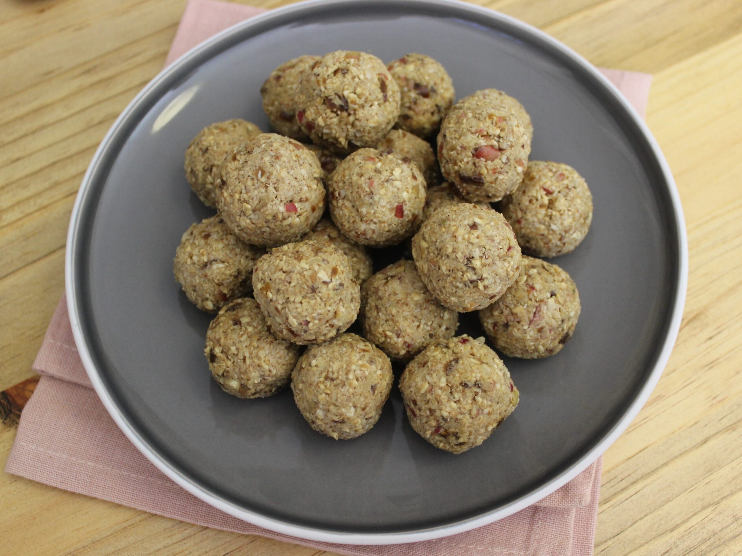 Apple & date balls