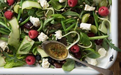 Green salad with fruit