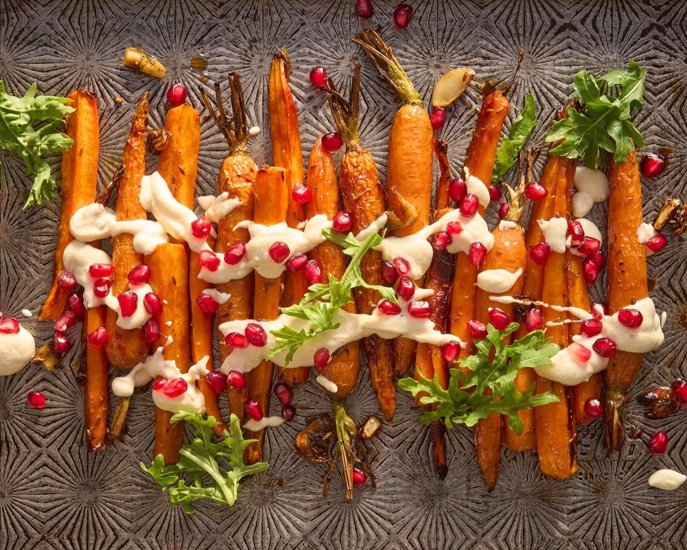 Roasted carrots with a hummus yoghurt sauce